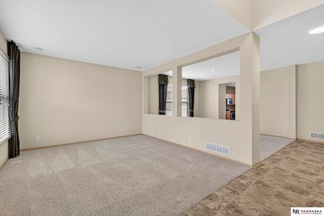 8916 N 156th Avenue, Bennington, NE 68007