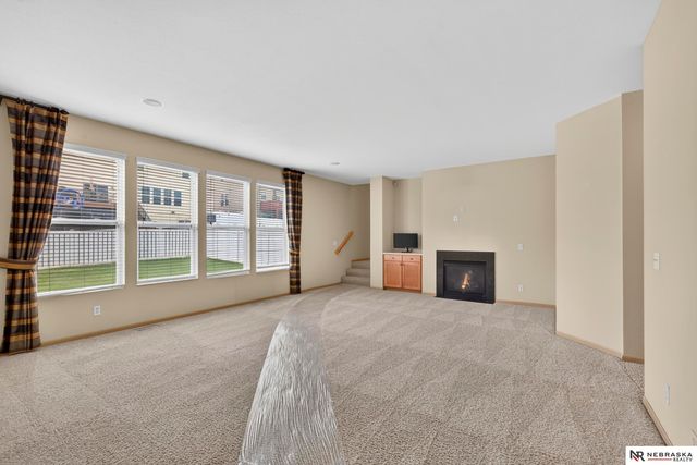 8916 N 156th Avenue, Bennington, NE 68007