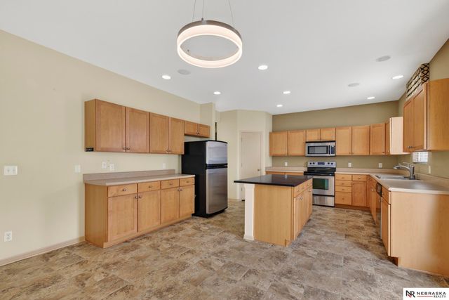 8916 N 156th Avenue, Bennington, NE 68007