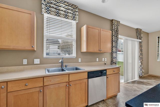 8916 N 156th Avenue, Bennington, NE 68007