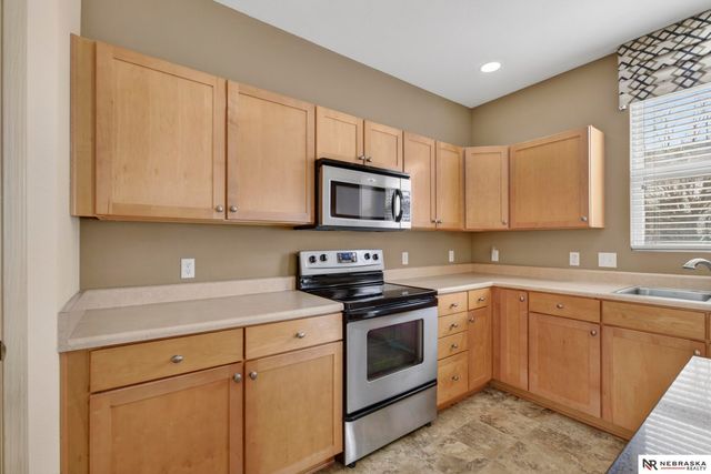 8916 N 156th Avenue, Bennington, NE 68007