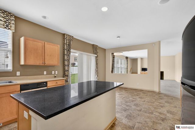 8916 N 156th Avenue, Bennington, NE 68007
