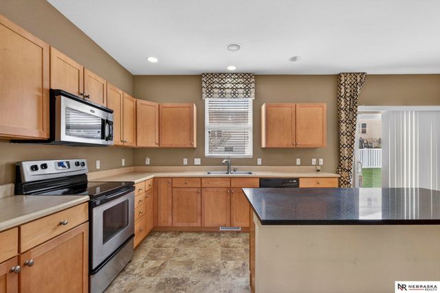 8916 N 156th Avenue, Bennington, NE 68007