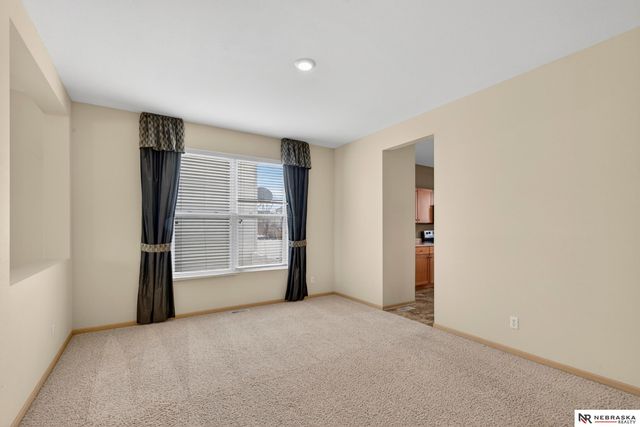 8916 N 156th Avenue, Bennington, NE 68007