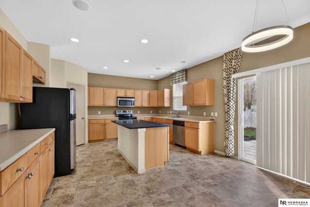 8916 N 156th Avenue, Bennington, NE 68007