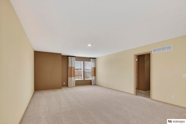 8916 N 156th Avenue, Bennington, NE 68007