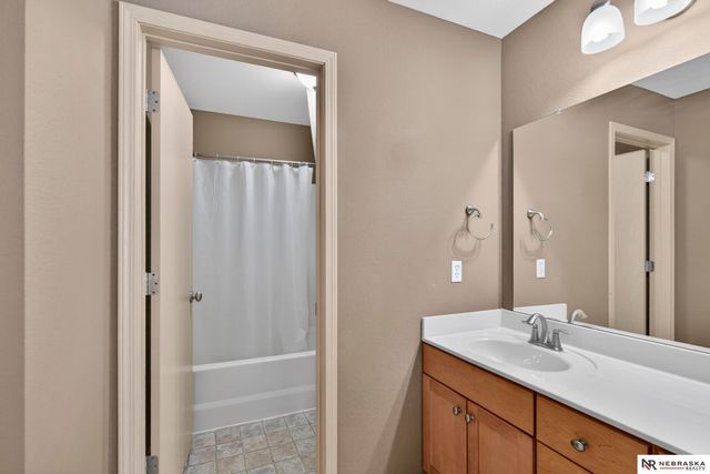 8916 N 156th Avenue, Bennington, NE 68007