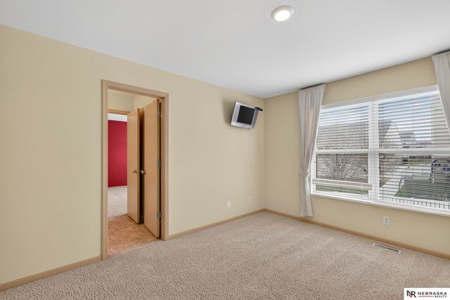 8916 N 156th Avenue, Bennington, NE 68007