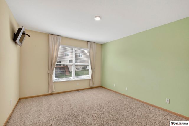 8916 N 156th Avenue, Bennington, NE 68007