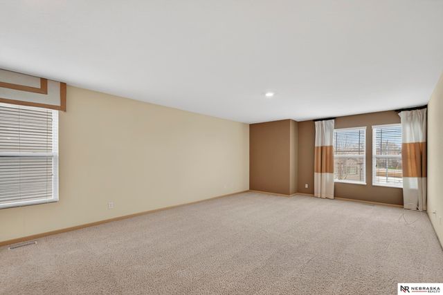 8916 N 156th Avenue, Bennington, NE 68007