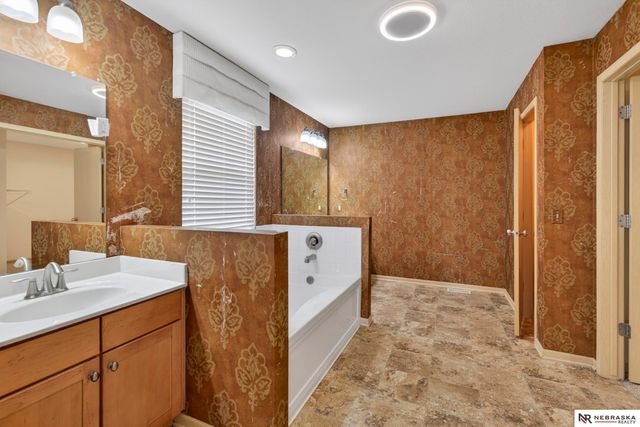8916 N 156th Avenue, Bennington, NE 68007