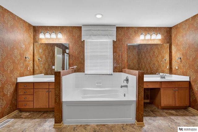 8916 N 156th Avenue, Bennington, NE 68007