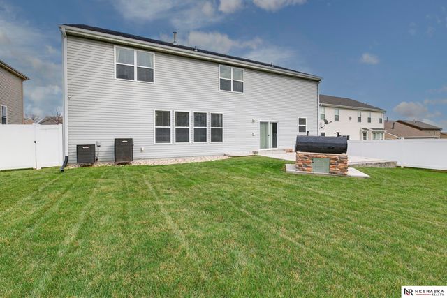 8916 N 156th Avenue, Bennington, NE 68007