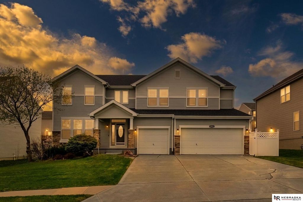 8916 N 156th Avenue, Bennington, NE 68007