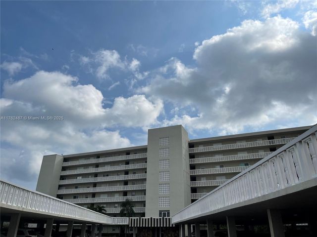 801 Lake Shore Drive 414, Lake Park, FL 33403