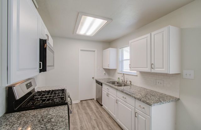 15611 La Casa Lane, Houston, TX 77062