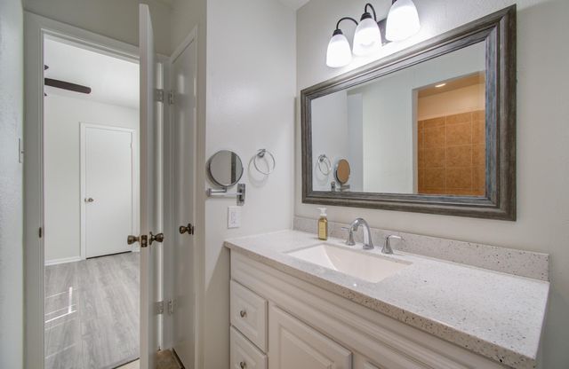 15611 La Casa Lane, Houston, TX 77062