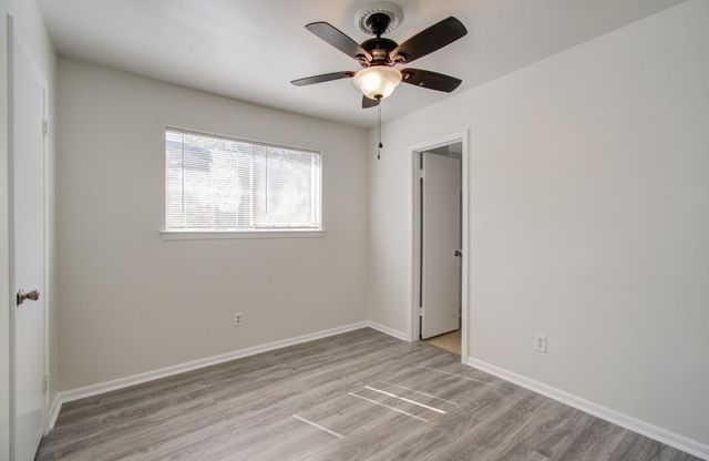 15611 La Casa Lane, Houston, TX 77062