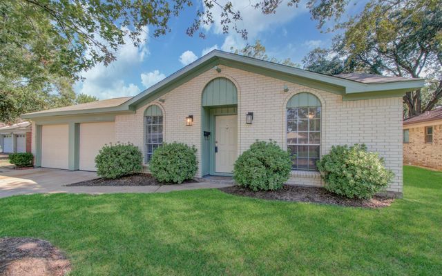 15611 La Casa Lane, Houston, TX 77062