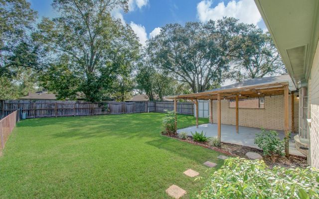 15611 La Casa Lane, Houston, TX 77062