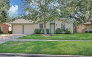 15611 La Casa Lane, Houston, TX 77062