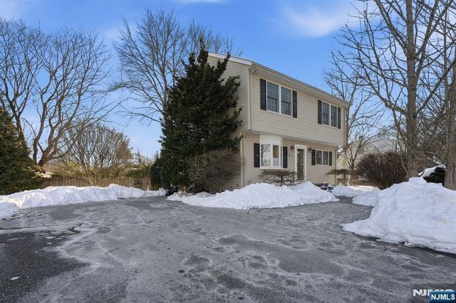 290 Wyckoff Avenue, Waldwick, NJ 07463