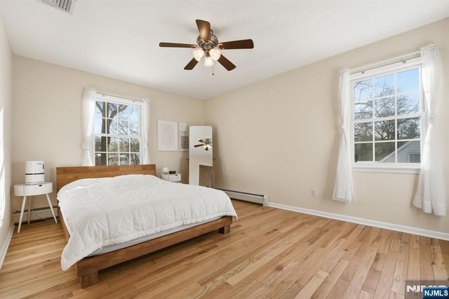 290 Wyckoff Avenue, Waldwick, NJ 07463