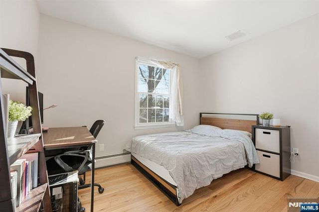 290 Wyckoff Avenue, Waldwick, NJ 07463