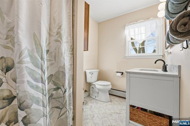 290 Wyckoff Avenue, Waldwick, NJ 07463