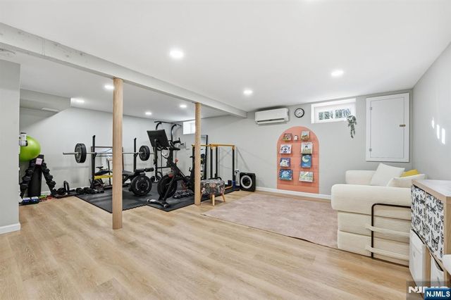 290 Wyckoff Avenue, Waldwick, NJ 07463