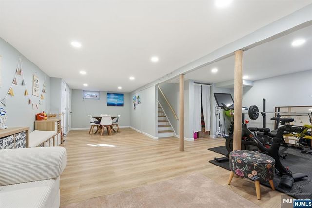 290 Wyckoff Avenue, Waldwick, NJ 07463