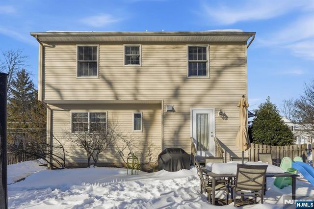 290 Wyckoff Avenue, Waldwick, NJ 07463