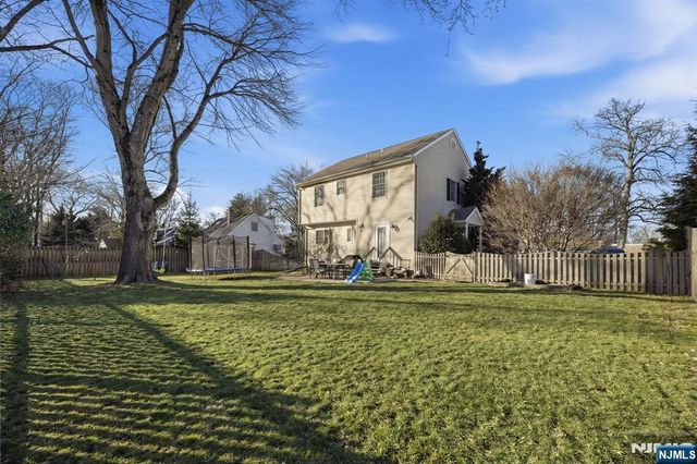 290 Wyckoff Avenue, Waldwick, NJ 07463