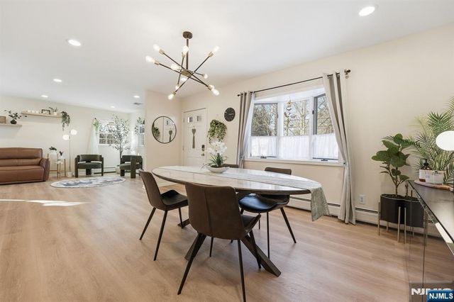 290 Wyckoff Avenue, Waldwick, NJ 07463