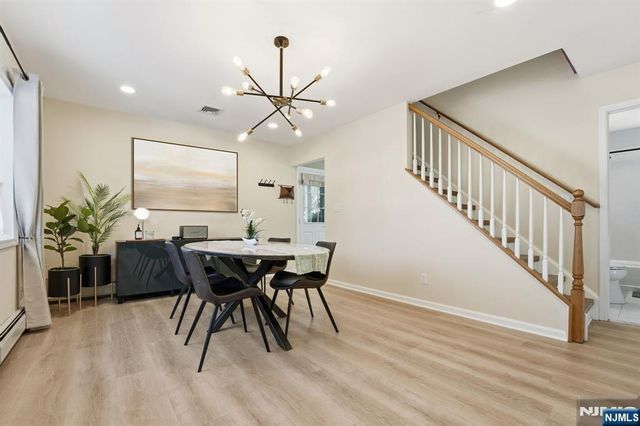 290 Wyckoff Avenue, Waldwick, NJ 07463