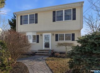 290 Wyckoff Avenue, Waldwick, NJ 07463