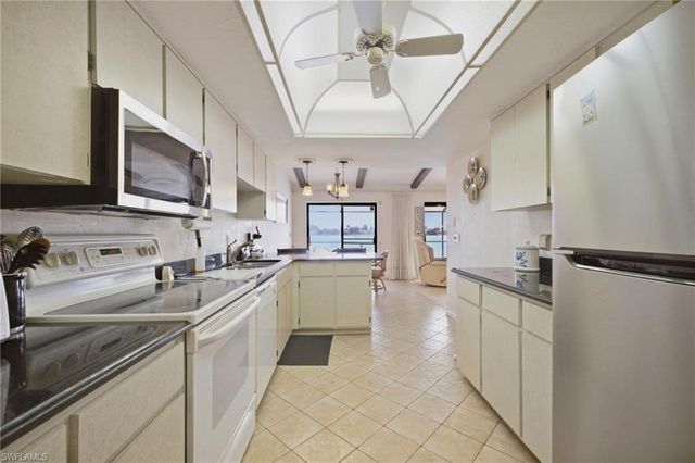 301 SE 18th AVE, Cape Coral, FL 33990
