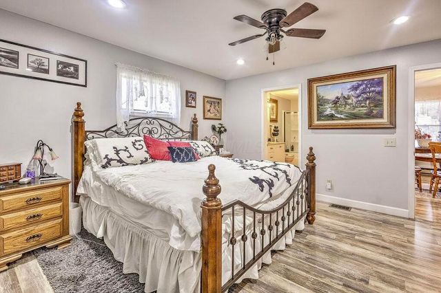 3807 Apple Valley Drive, Howard, OH 43028