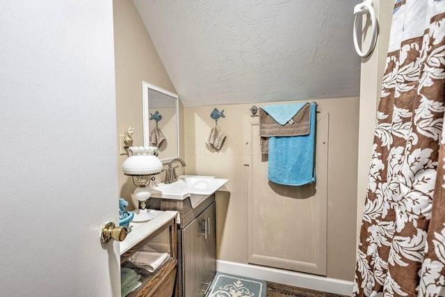 3807 Apple Valley Drive, Howard, OH 43028