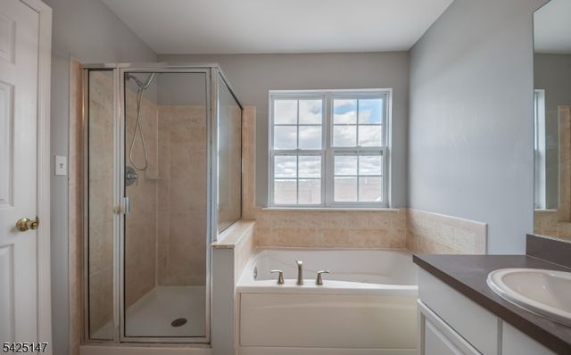 227 Winding Hill Dr, Mount Olive Twp., NJ 07840