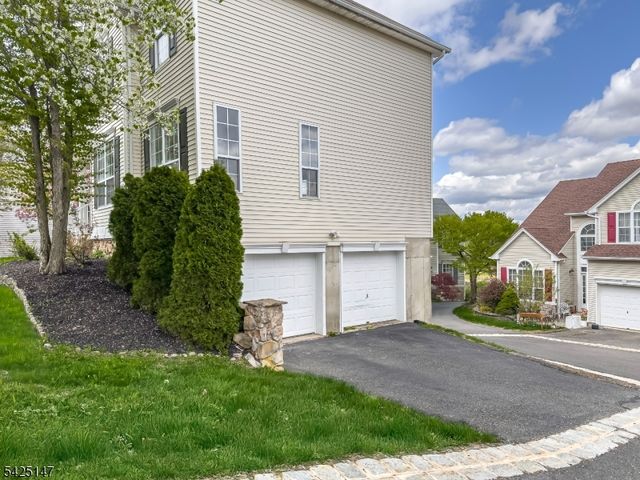 227 Winding Hill Dr, Mount Olive Twp., NJ 07840