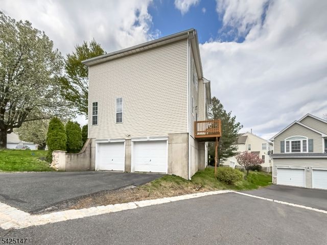 227 Winding Hill Dr, Mount Olive Twp., NJ 07840