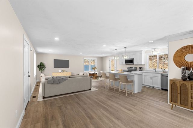 1234 State Rd 5, Plymouth, MA 02360
