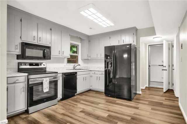 211 Stony Ridge CT, Newport News, VA 23608