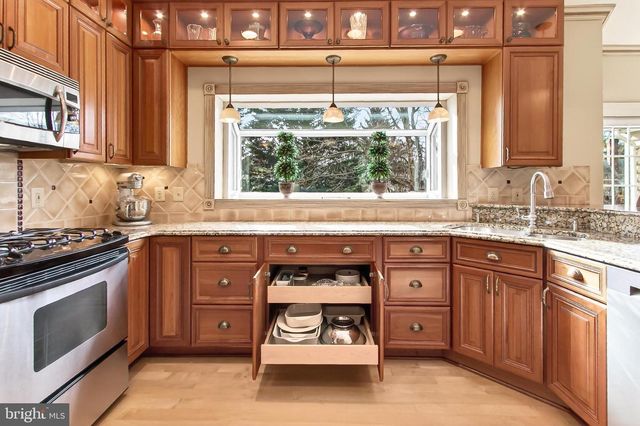 6226 POINT CT, Centreville, VA 20120