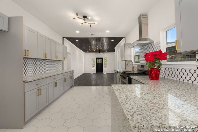 1719 Dawson St, San Antonio, TX 78202