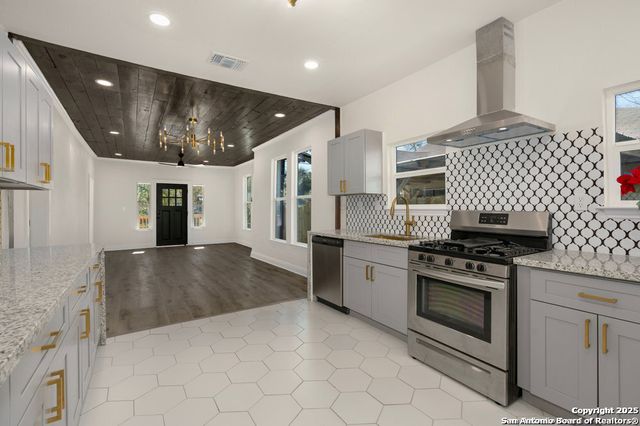 1719 Dawson St, San Antonio, TX 78202