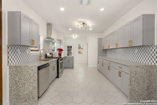 1719 Dawson St, San Antonio, TX 78202