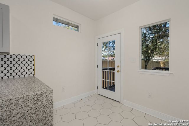 1719 Dawson St, San Antonio, TX 78202