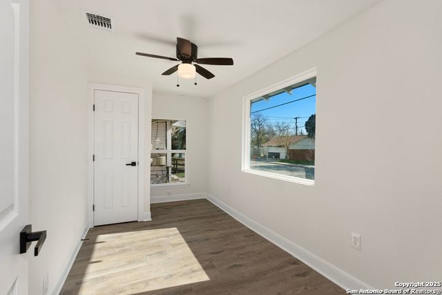 1719 Dawson St, San Antonio, TX 78202